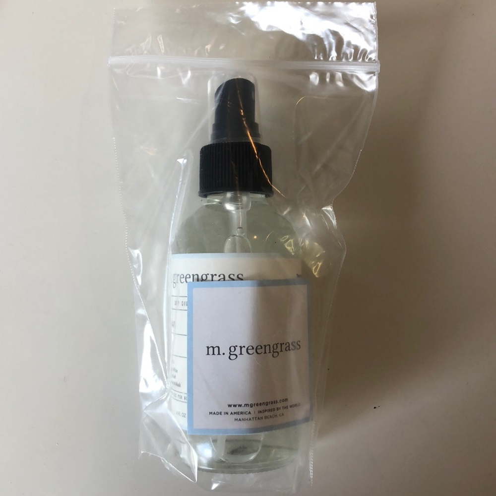 M. Greengrass dry oil spray